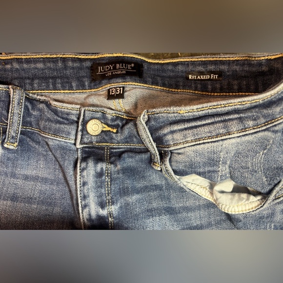 Judy Blue Relaxed Fit Jeans Size 13/31 Distressed Mid Rise Medium Wash Stretch - Picture 4 of 5